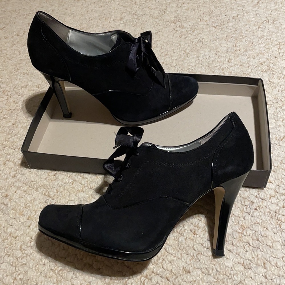 Tahari black ankle booties